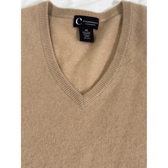 C by Bloomingdale's V-Neck 2-Ply Cashmere Sweater XS Tan - Picture 3 of 6